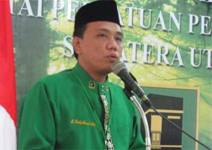 Lurah dan Camat Medan Denai Perintahkan Spanduk Fadly Nurzal Dicopot